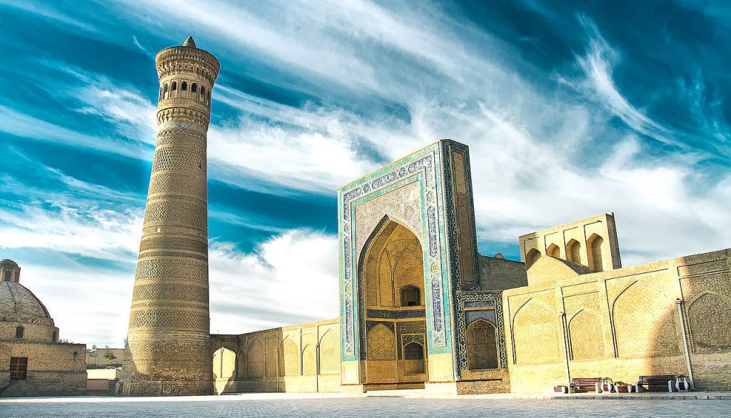 Минарет и мечеть Калян